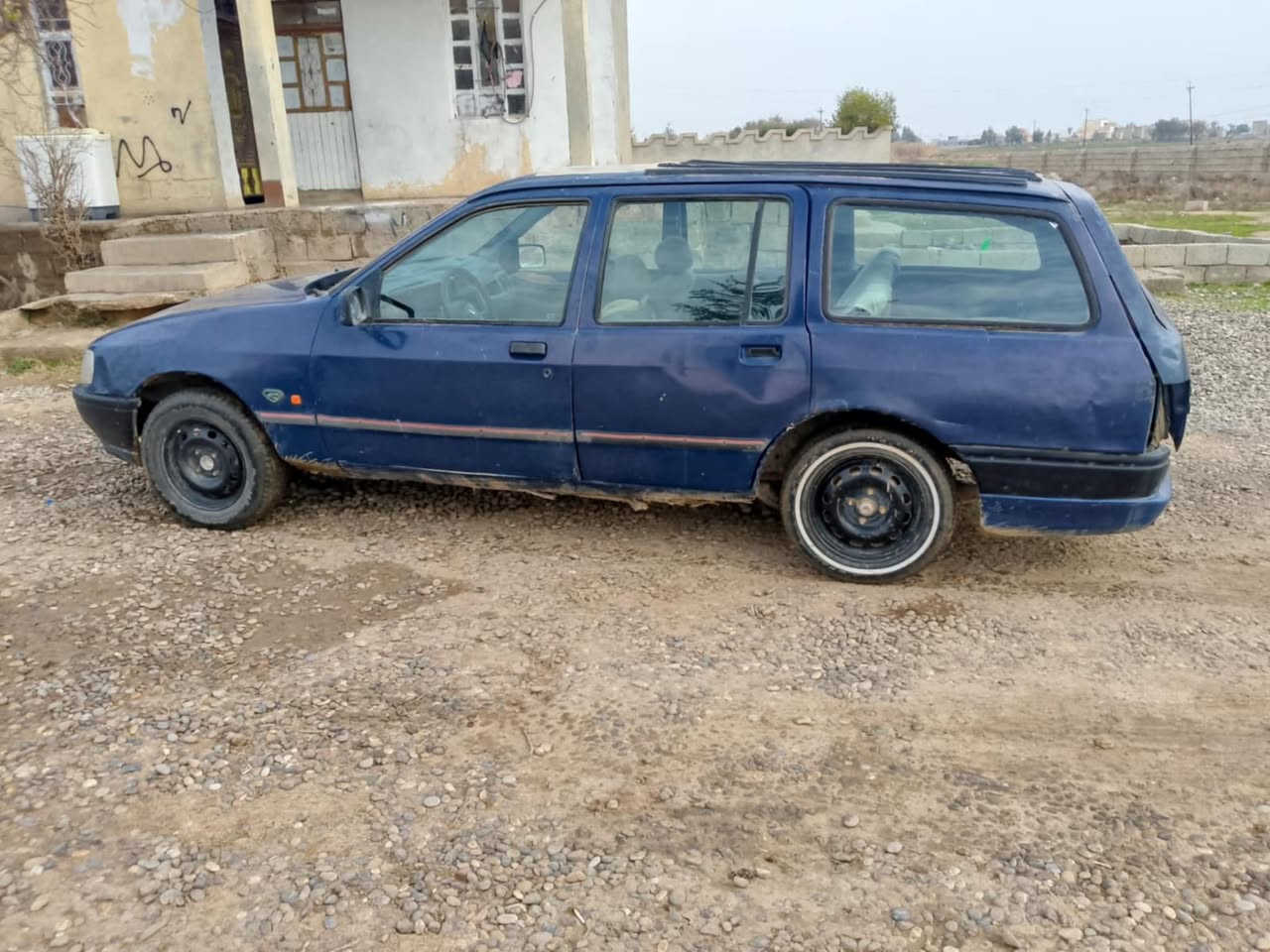 السلام عليكم
فورد ستيشن محرك بداية تبخير كير شرط
السيارة شغالة وراعيها موجود وبيها سنوية
صدر نص عمر تواير نص عمر والباقي شنوف العين 

السعر 10 بيها مجال بسيط 

للاتصال : ‭***********
