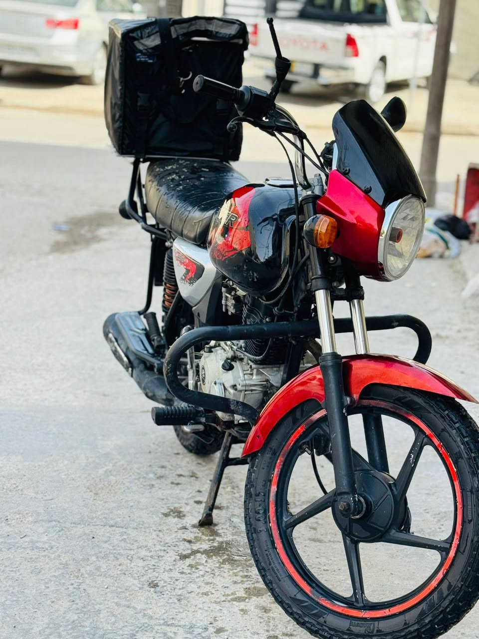 السلام عليكم
بوكسر جبلي 2023
حادث بجم مبدله مال كلاسك جديد 
مكينه بلاد ما ملعوب بيها 
كهربائيات كلها شغاله اي نقص ما بيها انكر سلف واتوكل للشغل 
السعر 1300 
مكاني بلديات 
ما متواجد بالفيس ***********
