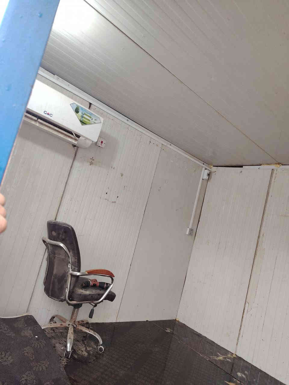 بسبب الوعود الكاذبه كرفان 3×3.  هوه وسبلته ابو طن ونص سبلت ثلج مشتري ب 400 بين الغراف والناصريه مقابيل ملعب الاولمبي قرب بوابه جديده  ***********
لسعر 900وبي مجال
