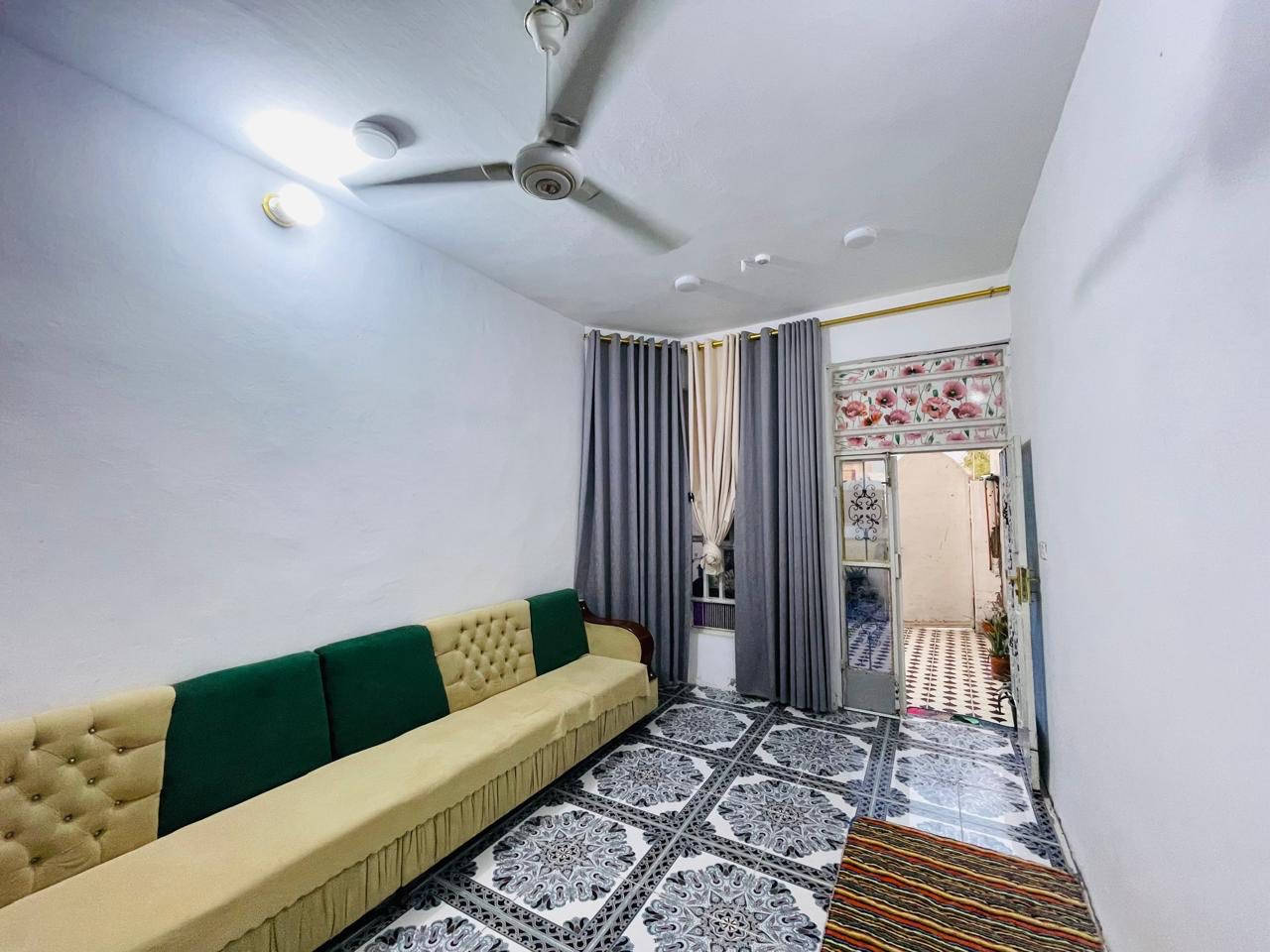 ⭕️مشتمل للبيع 🏡🏡🏡🏡🏡
🔷طابو صرف 🔷
🟩طابقين بناءً جديد 🟩
🟦الموقع جيد جداً 
دور الري على الساحة 🟦
◾️المساحة100متر الواجهة5ونزال 20🔳
🟥الطابق الارضي استقبال وصالة المطبخ مجمع صحيات 🟥
🟩الطابق الثاني غرفتين 🛌 نوم وصالة 🟩
وبيتونه على الطابق الثالث ⭕️⭕️⭕️⭕️
🟩الاستفسار مراجعة المكتب🏘️
📞عقارات بلدروز مكتب الجوهرة   
📞📞📞📞
☎️***********☎️
☎️***********☎️
