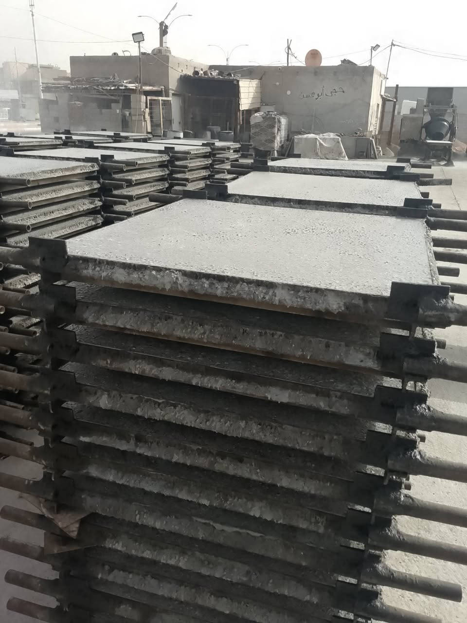 قوالب للبيع السمك 3 ونص العدد 200 العنوان السماوه حي الصناعي ***********
