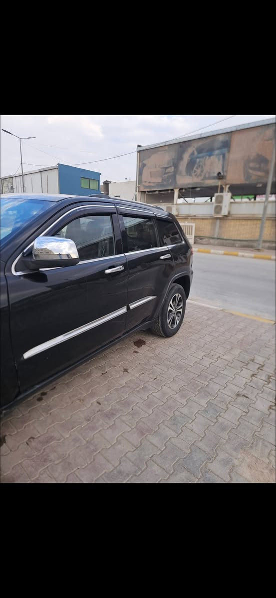 جيب 2011 السياره بيه تجيه خفيفه ومصبوغه عام 
رقم بغداد بسمي مكينه كير حداديه توني فاتحه تبريد شواصي مكفولات تحكم استيرن شاشه تاب السعر ١٢٠ الشراي يتصل ويدبل ***********
غير متواجد على النت الشراي يتصل يشلع اعيوني
