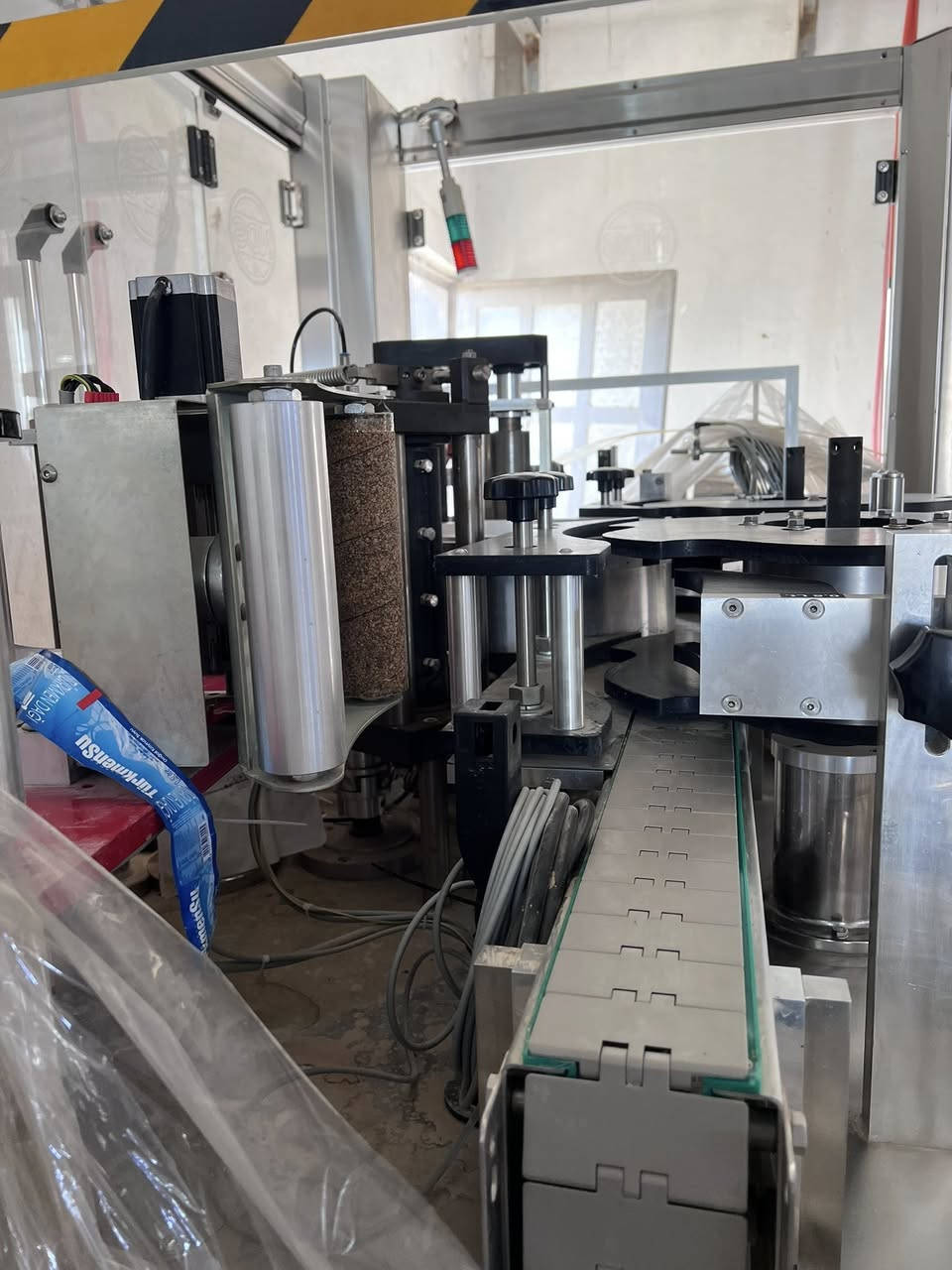 للبيع 🚨🚨
ماكينة ليبل تركية NDS ROLLextrem-L – موديل 2019

ماكينة ليبل أوتوماتيكية (Roll Fed OPP Labeler) بلادي بل باكيت ، مناسبة لمعامل المياه والعصائر والمشروبات.

المواصفات:

* الماركة: NDS Makina – تركيا

* الموديل: ROLLextrem-L

* سنة الصنع: 2019

* نوع الليبل: OPP Roll Fed

* نظام اللصق: Hot Melt Glue (غراء حراري)

* الطاقة الإنتاجية القصوى : 18,000 عبوة/ساعة 

* القوالب الموجودة: 500 ملم و 330 ملم

للتواصل : ***********
