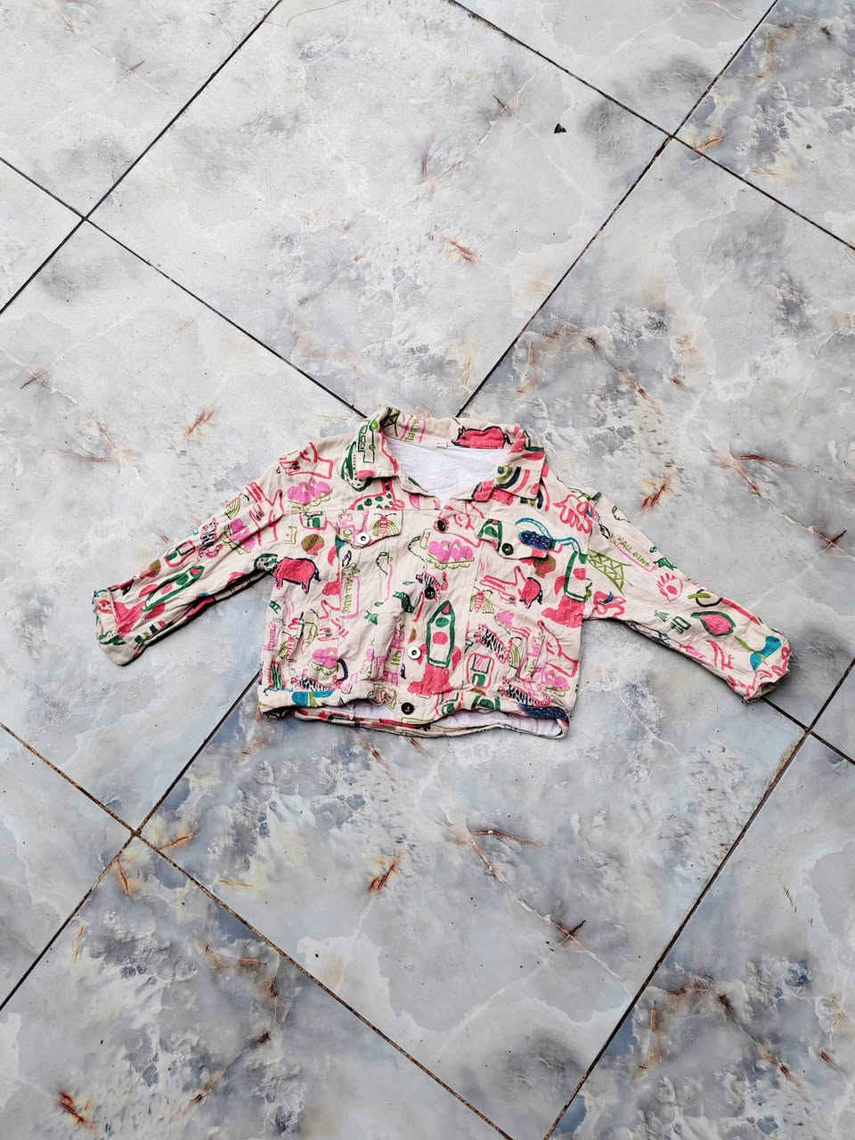 سلام عليكم
قمصله أطفال ولادي بناتي ابيع شلعه وحده شليف يحتوي عله 63 قمصله
ب 30 ألف يعني تطلع القطعه ب 500 دينار 
القطع كلش حلوه وجديده
 ***********
