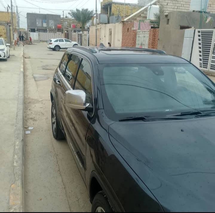 سلام عليكم سياره جيب شاروكي موديل 2014 السيارة فول الفول واحد على واحد مكينه 3600 فتحه كشنات جلد شاشه تبريد تتفأه كله شغاله والسياره مال جناي والسياره مداور ثاني يوم السيارة بيه جاملغ وبنيد تبديل و الباقي مكفول كفاله عامه السعر 160وبيه مجال للطيبين مكان السيارة ناصريه غراف ***********
