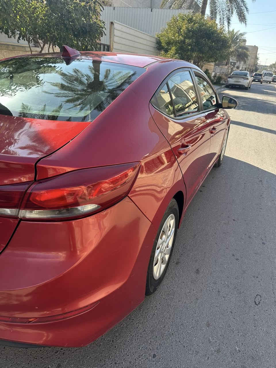 السلام عليكم 

النترا موديل 2017  SE  وارد امريكي 
مكينة 2000 Dohc وكير AT المرغوب 
حادث بنيد وجاملغ  بدون ايرباك بدون دواخل
وصور الحادث موجودة 
مواصفاتها
8 ايرباك  
3 وضعيات قيادة   Sport و Normal و Eco  
شاشة جبيرة بلادية تدعم ابل كار بلي 
‏Abs
كاميرا خلفية 
تراكشن كونترول 
تحكمات ستيرن جهتين
و بيها بارد بين البابين ميبين 
السيارة بأسمي تحويل شوكت متريد مكاني بغداد الاعظمية 126 و بيها مجال قليل ***********
