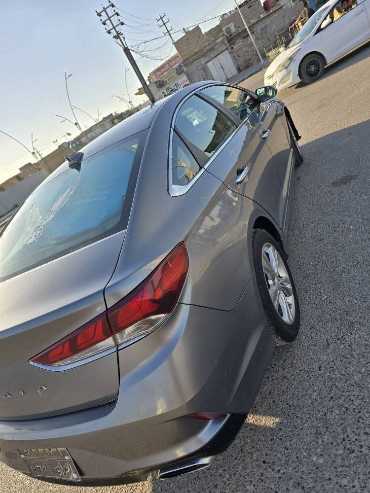 سوناتا وارد أمريكي 
محرك 2400 GDI
الكير AT sport
تبريد قطعتين يحتاج كمبريسر 
حادثها جاملق وبنيد من امريكا 
هنا صار بيها 3 قطع بارد مثل ما موضح بالصور الاخير ما مصلحه 
السعر ١٣٠ وبيها مجال مكاني البصره 
للتواصل *********** البصرة, العراق
