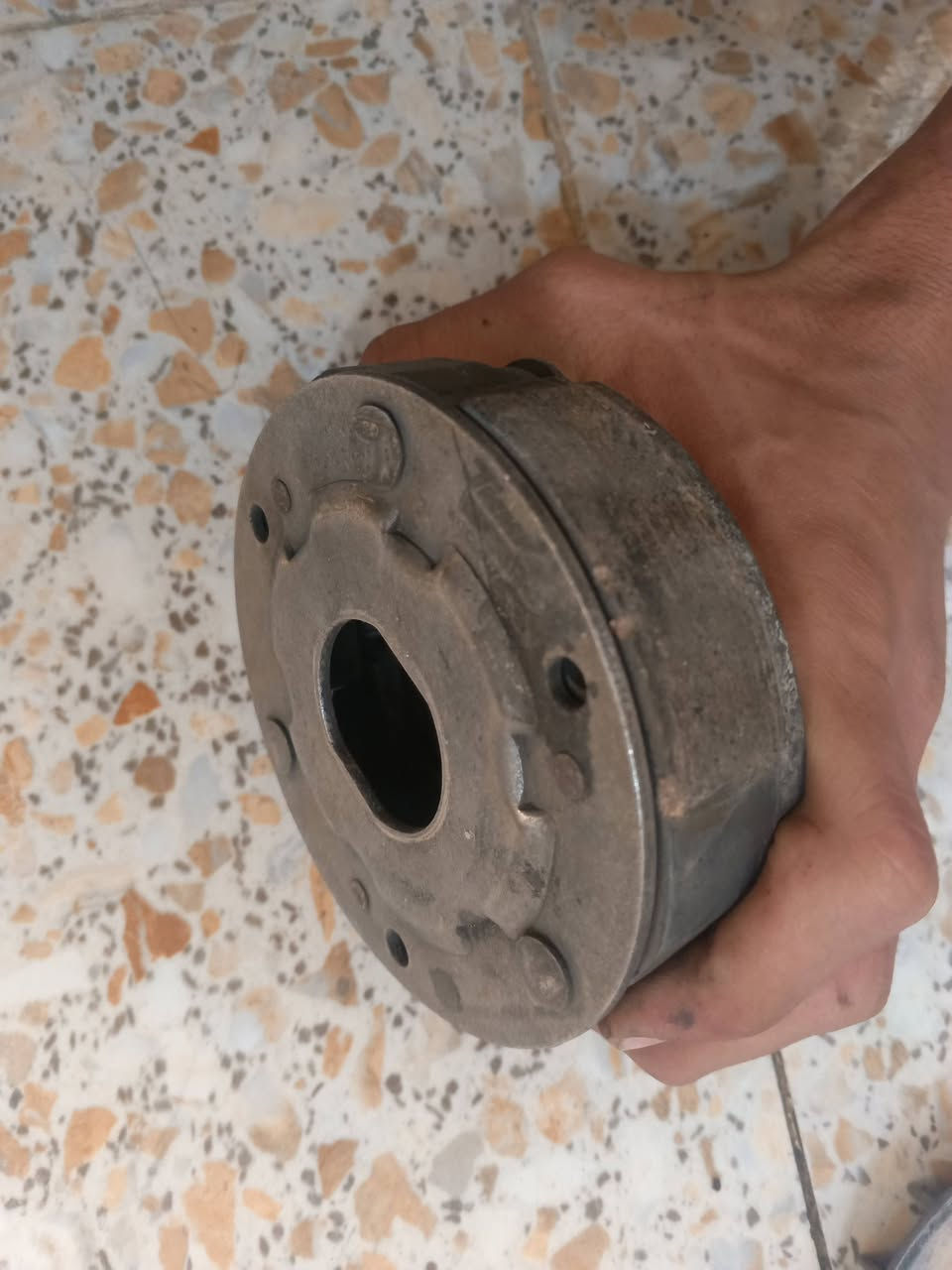 *للفراشه النثيه ولفحل*
كلج خلفي البلادي  مع صفاكه جديده 15قفل
كلج امامي البلادي فقط تصفير هوه ولخرز ب10
كابرتر البلاديه مابيها شيي شغاله 10
كابرتر تجاري هم مابيهن شي اكو وحده بيها نقس جوب ولثانيه مابيها شي كامله الوحده ع 8 
رجاءاً  الما يشتري لا يدخل قفلهن من الاخير
مكاني النجف ***********
#واحد_نجف_حيدر_الشمري💪🏻
