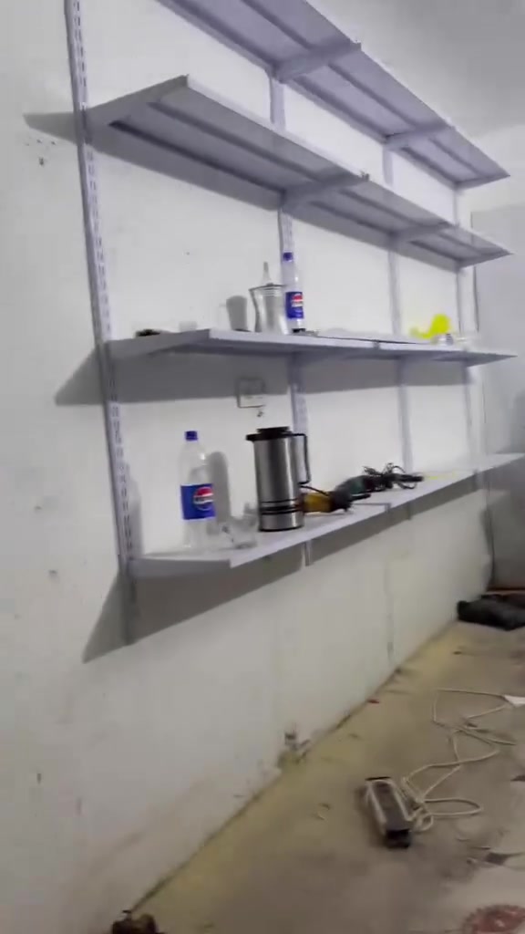 سلام عليكم رفوف للبيع  جدد ونضيفات
مكاني كوت لحاوي يم ملعب الكوت هاذ رقمي ‭0775 673 6771‬
