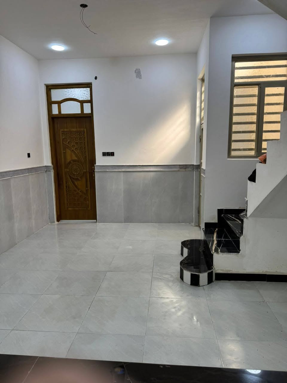 الدار للبيع مساحة 100 متر، العنوان حجي حسن الجمعيات نهاية الأربع سايدات قرب المولدة، بناء حديث 2026، طابق واحد
واجهة 5، نزال 20
سند 25، فووول خدمات
السعر سعر 68وبي مجال قليل 
‏‪0775 740 5698‬‏ الاستفسار  👉
