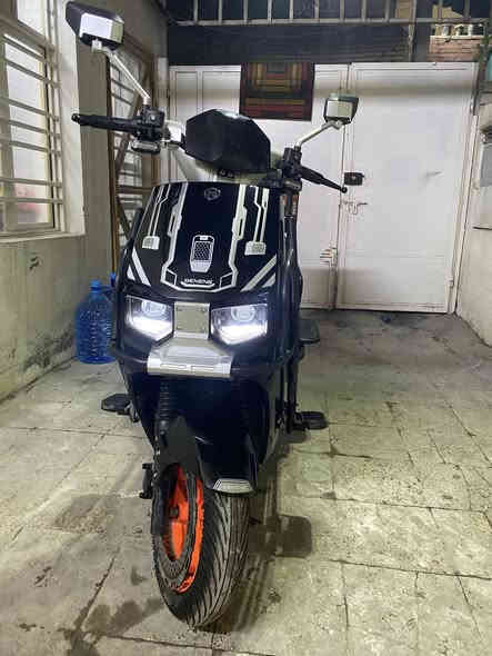 السلام عليكم دراجه شحن للبيع سكنس حديث الدراجه قبل شهرين اشتريتها ع كد شغل بيت ماطلع بيها الدراجه بحاله الوكاله 
سرعتها 90 
4 سرعات
 مثبت سرعه 
الشحنه الوحده تكفيك 75 كيلو 
بطاريات كبار 
لايت عالي ناصي قويات
درع وطلاعات 
جنطه اضافيه 
الدراجه زلغ مابيها جديده بعدها
للاستفسار خاص او رقم *********** بي واتس اب
