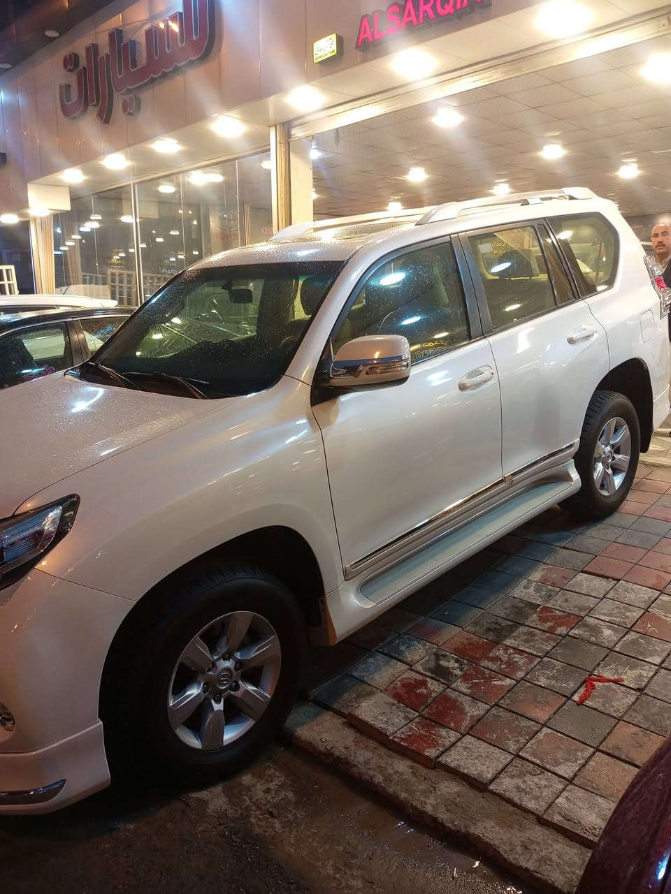 السلام عليكم 
 برادو موديل ٢٠١٦ خليجي بدون حادث مكفوله كفاله عامه 
Txl فتحه الكشنات الاماميه كهرباء جلد
رقم بغداد ابيض 
تخم تاير جديد 
مري شفط 
كامر اماميه خلفيه 
حساسات خلفيه 
دبل بصمه 
تشغيل عن بعد 
سبير السياره مانازل ابد 
السياره جديده مامفتوحً بيها برغي 
٦ سلندر فور ويل 
لايتات زنون 
وباقي مواصفات البرادو txl
مكان السياره الانبار الفلوجة 
 السعر 34.5 الف دولار 345 ورقه وبيها مجال  
للتواصل على الرقم ***********
