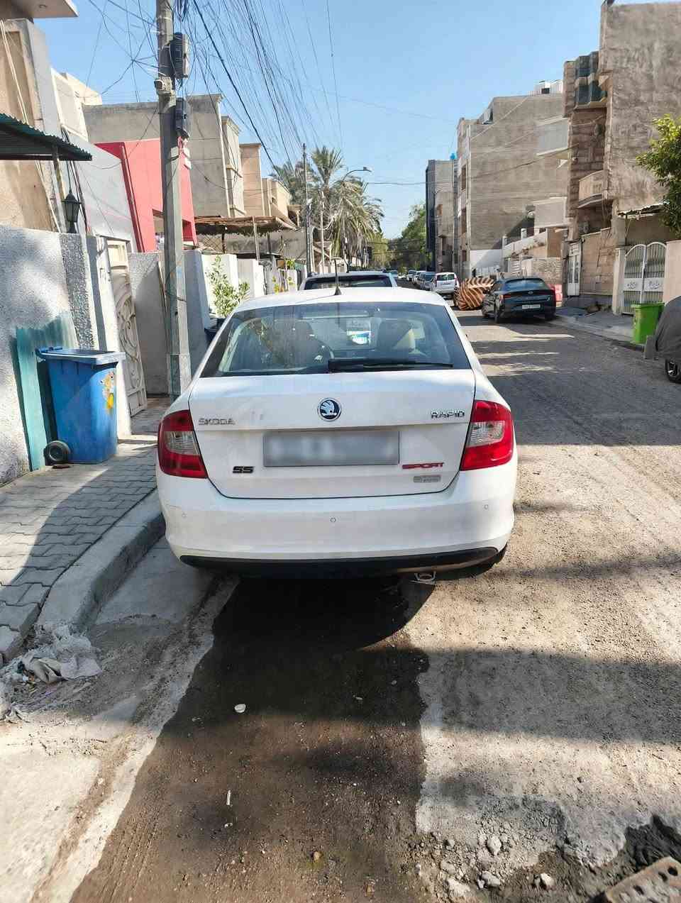 للبيع 🚗
النوع : سكودا رابيد - SKODA RAPID
الموديل : 2015
الصنف : فولكس واكن الاصلي

مواصفات السيارة :
✅ سيارة كلين حيل على وضع الشركة، ما بيها نقص برغي
✅ تبريد ثلج خير من الله ❄️
✅ منظومة لايت زنون 
✅ كير ومحرك بشرط الفحص
✅ تخم تاير جديد + باتري جديد
بس بارد بالباب على كد الشبر 
السعر ٩٠ ورقه بيها مجال 
المكان : بغداد
للاستفسار : ***********
