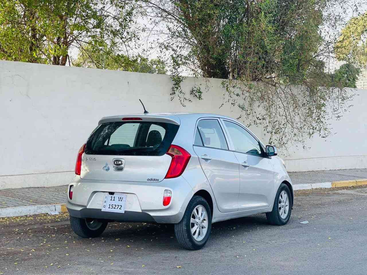 السلام عليكم بيكانتوا 2015 وارد خليجي محرك4 سلندر 1400
حقيقي رقم انكليزي بغداد باسمي بدون حداث بدون صبغ بدون تبديل بيها فقط مكانات بارد والباقي كلة مكفول كفالة عامة المكان بغداد للاستفسار *********** السعر 85 وبيها مجال
