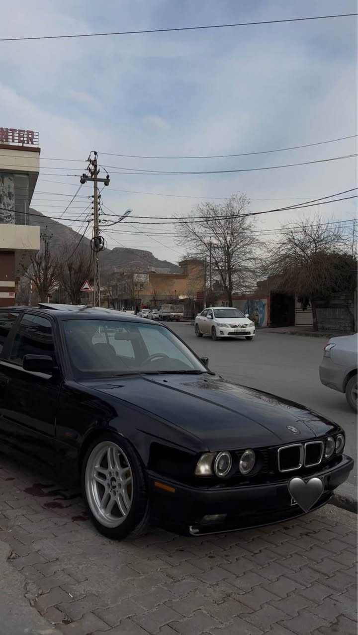 بئم ٥٢٥ تۆماتیک سلایت
سەیارەکە ارمە  بە شەرت ارمو ئەوەلیات
سەیارەکە هەتا بلئی جوانو بئ مەسارفە
سەیارەکە بئ دەحمو لئدراوە
شوئن سۆران 
تکایە گەر موشتری نی سەرمان مەهئشئنە  لەگەل رئز
بۆ زانیی نەرخ پەیوەندی بکە ڤایبەر وەتس اپ هەموی لەسەرە *********** أربيل, العراق
