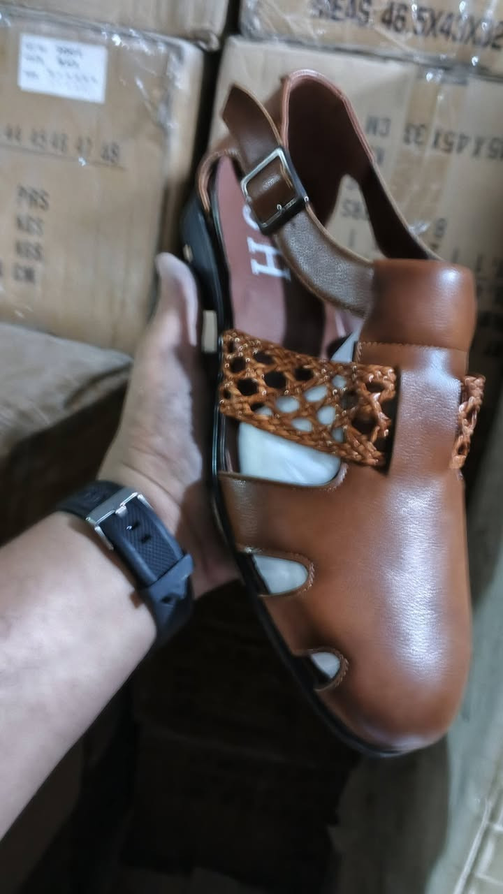 شلعه رجالي
الكارتون 8 قطع 📦
من 40 ال45 👟👞
بضاعه استندر 💯
سعر القطعه 6 الاف 🕺 
يوجد توصيل 🚖
***********
