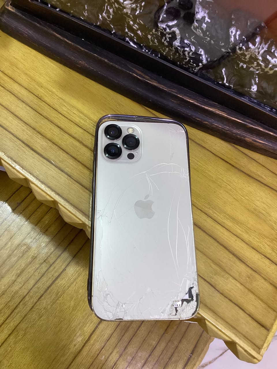 السلام عليكم ايفون 12 برو ماكس ذاكره ٢٥٦ بطاريه ٧٩ بس كلشي ممفتوح بي فحص حاسبه ضمانك فقط غير بي بس سماعه خارجيه عطلانه من تخابر صوت ضعيف شويه المصلح راد مني ٢٠ الف يصلحها وظهر مكسور تبدله ب١٥ غير هذا شخط مابي قيم واخذ محتاج فلوسه  
مكاني بغداد جديدة 
 واتساب خاص اي شي 
***********
