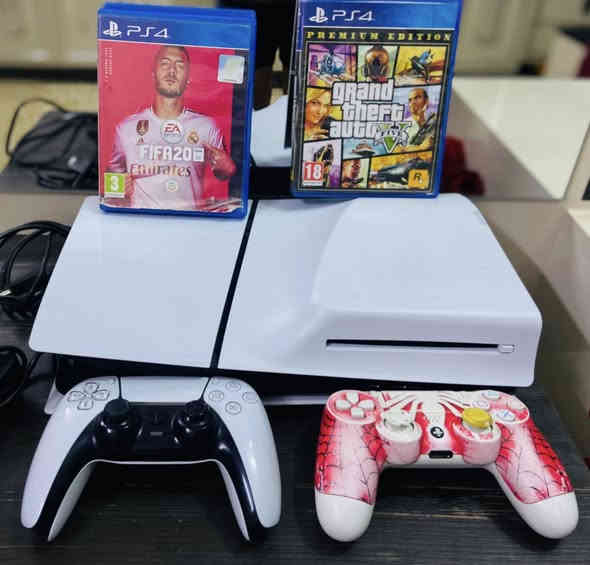 بلي فايف سلم نضافه 100على فحص 
يدات    2

اقرص   2  ومحمل.  7 العب دخل جهاز 

كامل ملحقاته  مثل ماوضح بل صوره. 

بغداد البلديات   ***********

سعر.  575
