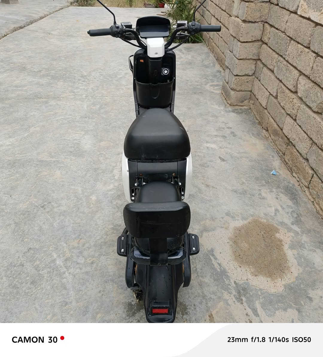 السلام عليكم 
للبيع موطور شحن R9 
السعر 500 
(مواصفات) 
4 گير
منفذ USP
بصمه 2 سويچ 2
شاشه جديدة
تشغيل عن بعد 
بي مكبر صوت 
لايت عالي ناصي
بريكات (ورة .گدام) 
دبلات 
اشاير يمين يسار 
تواير جدد 
الموطور حيل نضيف 
مستعمل اقل من شهرين 
بعدو جديد
(بي كسر بسيط بل جاملق الامامي مثل ما موضح بل صورة) 
الهاتف ***********
