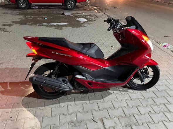 سلام عليكم 
بي سي اكس الجيل الثاني ياباني جي اف 
مكينة 150مكفولة من الشخط ✅✅
حساس ستان ✅
حساس زدحام ✅
دبل شارة ✅
الدراجة مكفولة ✅
ماشية 45✅
عنواني بغداد الزعفرانية 
***********
