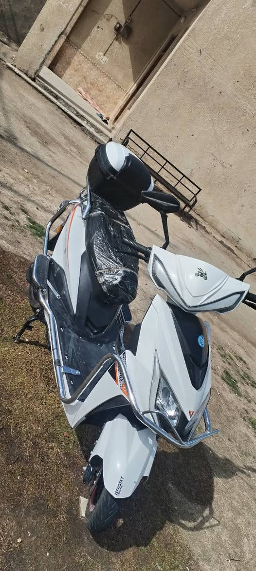 دراجه شحن جديده صار ٢٠ يوم من اشتريته ***********
