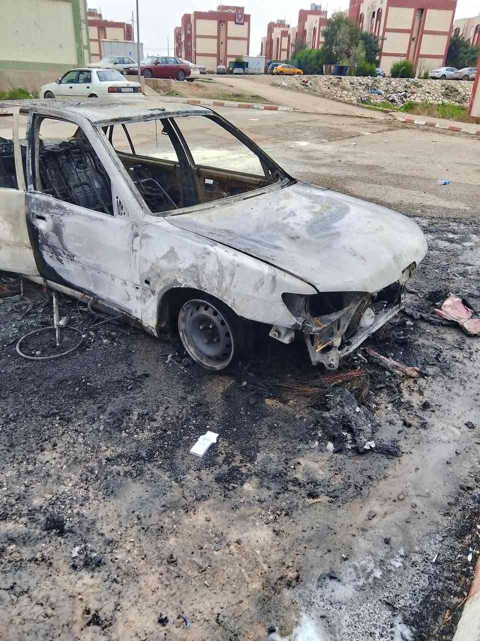 اسلام عليكم ورحمة الله وبركاتة سياره بيجو للبيع حديد هاذا رقم الهاتف صاحب اسياره ***********
