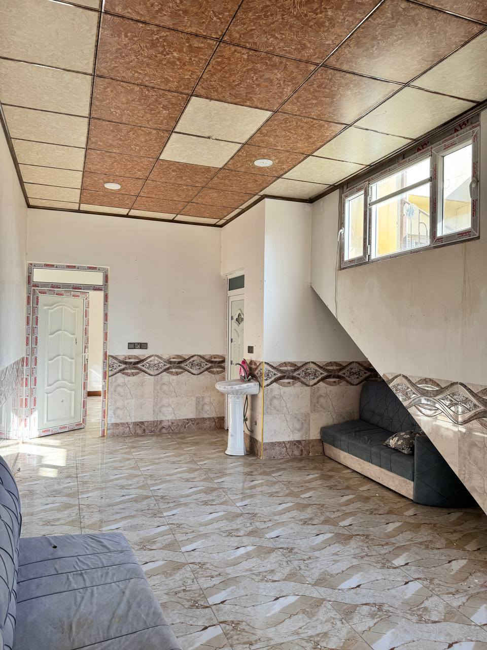 دار للايجار في حي الصديق الثانية خلف جامع الطيار
المساحة : 100 متر
الواجهه : 5 متر
الاتجاه : قبلة
الدار معزول ب درج خارجي
الطابق الاول : غرفة نوم وهول واستقبال ومطبخ وصحيات
الطابق الثاني : غرفة نوم وهول واسقبال ومطبخ وصحيات

لمعرفة كافة الاسعار يمكنكم الانضمام الى قناة التلكرام عبر 
الرابط ادناه : 
https://t.me/realestatemhnd
للاستفسار اكثر يرجى الاتصال على الارقام التالية: 
***********
***********
***********
 نستقبل عروض البيع والشراء والايجار في اغلب مناطق ساحل 
الموصل الايسر
 عنوان المكتب : الموصل حي الصديق بداية شارع 20 قرب مركز جباية كار مكتب مهند الحجيات
