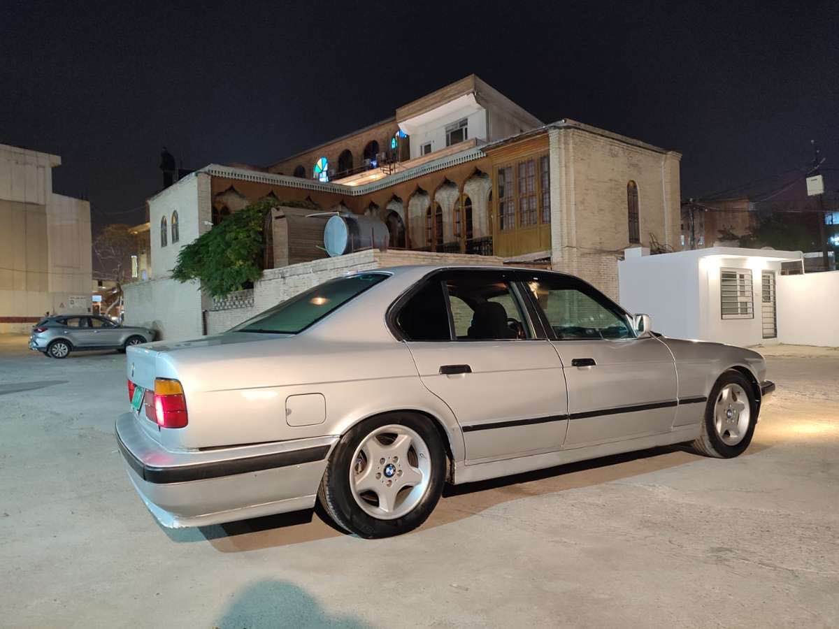 سەرەتا بە ناوی خوای گەورە بیم ١٩٩١حەجم  ٥٢٥  بۆ فرۆشتن مەکینە ٥٢٠ دیجتاڵ ناو سپی سەیارەکە گیر عادییە زۆر بەقوەتە ماشااللە گیرو مەکینەەی بەشەرت دە فیتەر کارەبای ئیرفلوو هەموو گیانی مەزبووت ئیش ئەکات توون تۆڵ بیتەقەو ڕەقەیە سەنەوی ئەسڵی جنوب وەکالەی ئەسڵی لەگەڵە پیشوو دوا کەپسەدەعمو لیدراوی قورسی نییە   سەیارەی ماڵی خۆمە هەموو گیانی بەشەرتە سەیارەکە زۆر بێمنەتم لێ زۆر بێسەر ئێشەییە سعری ٣٢ گەڵامعامەلەی زۆر کەم  *********** السليمانية, العراق
