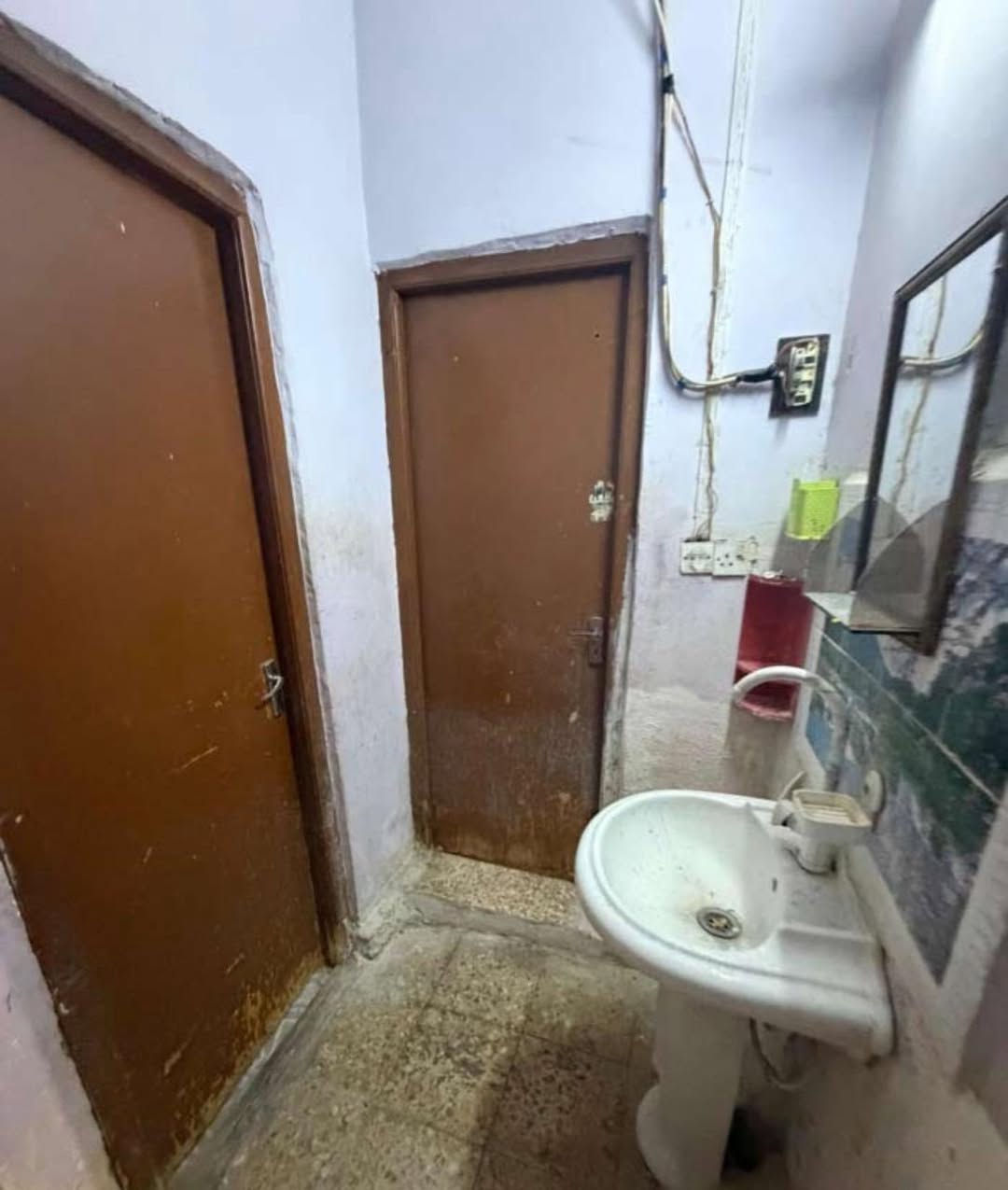 بيت طابقين للإيجار 
العنوان: الجبيله📍

مساحة 100متر .

يتكون من:
•3 غرف نوم
 • صالة 
 • مطبخ 
 • 3صحيات (حمامات) 
 • كراج يسع سياره 

السعر : 700الف  
للاستفسار:
*********** 
***********
***********
