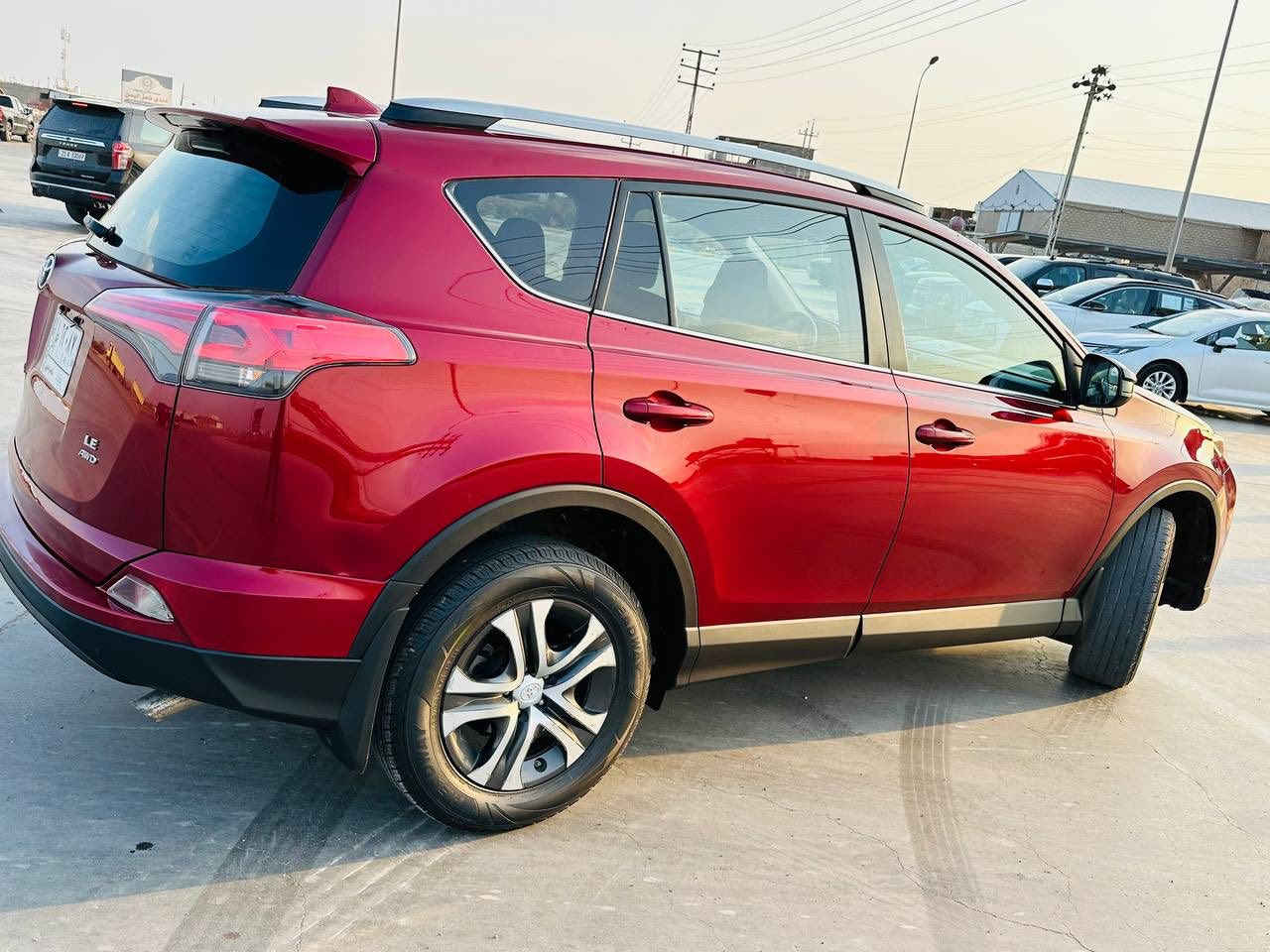 تويوتا راف فور 2018 لون احمر فور ويل 
رقم بغداد

مواصفات le

سيارة كاملة ما ناقصها شي

حادثها قطعتين جاملغ وباب سايق

كلشي بيها كامل وشغال

كاميرا خلفية 

شاشة كبيرة

تحكم ستيرن

رادار

مانع تصادم

خروج عن المسار

فور ويل

مانع انزلاق

السعر المطلوب 16500 دولار

للتواصل ***********
