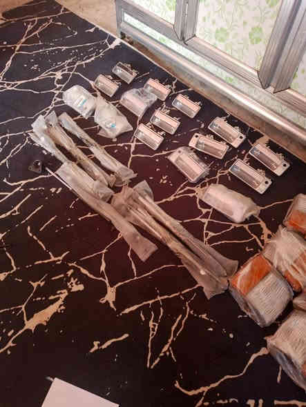 من رخصت صاحب الكروب المحترم يتوفر لدينا اليدات والسكنات وبك لايتات مثل ما موضح بالصوره والفيديو ويوجد لدينا غراض بونتيشا تفصيخ واني بخدمه الجنايه للاستفسار مراسله الصفحه او الرقم *********** واتساب المكان الصويره
