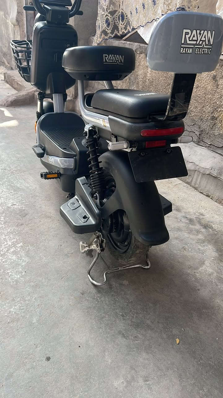 دراجه شحن كلش جديده ممستخدمه هواي للبيع 
٣سرعات لون مميز جاهزه نقصه بس تاير بنجر الخلفي لئن محد يطلع بيه رايده 300وبيه مجال بسيط


**إذا كنت صاحب هذا الإعلان وتريد حذفه لأي سبب، رجاءا أرسل رسالة إلى الدعم الفني**