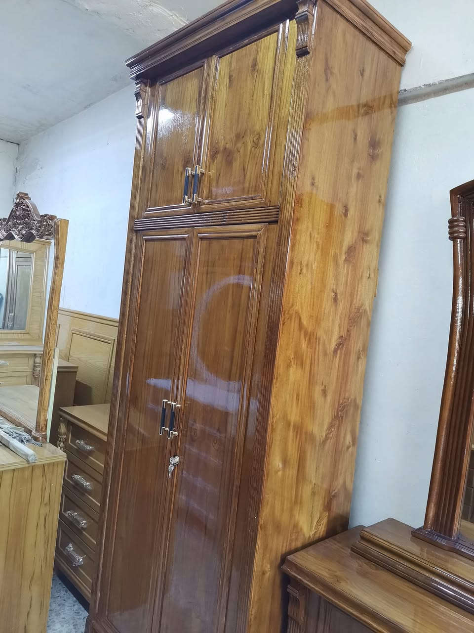 السلام عليكم
غرفه ٦ وملحق صاج داخل وخارج جديده غير مستعمل شغل تزكام درجه اولئ الدنك الغرفه والنقش كله زان مصري والزاويا الكنتور بابين وملحق للحجز والتواصل علئ الهاتف او واتساب *********** بغداد السيديه حي الاعلام شارع قطر الندئ
