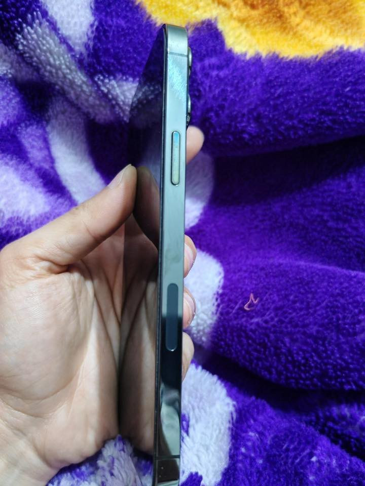 السلام عليكم
ايفون 13 برو ماكس
ذاكرة 1 تيرا
سعر 750،000 
جهاز استعمال شخصي ونظيف
نظافة 94‎%‎
بطارية 84‎%‎
جهاز مداخل اي صيانة ولا مبدل بي اي قطعة ولا مفتوح
لون اسود
ويه الجهاز انطيك كفرات عدد 5 اصليات
***********
المكان بغداد حي البنوك
لا يوجد توصيل
