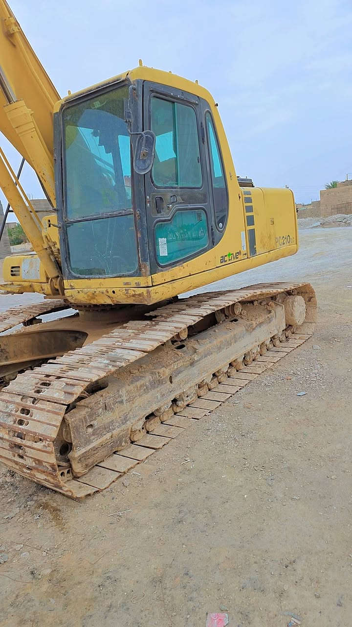 السلام عليكم
لبيع حفاره كوماكسو 
حجم ٢١٠
موديل ٢٠٠٠
نوع بطه
جك+ كيله كري
حفاره بلاديه ونظيفه وجاهزه لعمل بدون اي ملاحظه 
سعر ٢٨٥ ورقه
شراي يتصل ويدلل
***********
