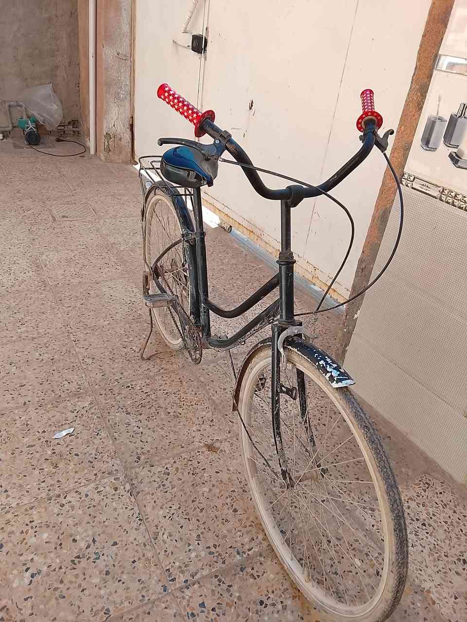 السلام عليكم بايسكلات للبيع البايسكل الاسود40والبايسكل الاخضر الموشم سعر 65العنوان  حله ابي غرق شارع الامام ***********موجودواتساب
