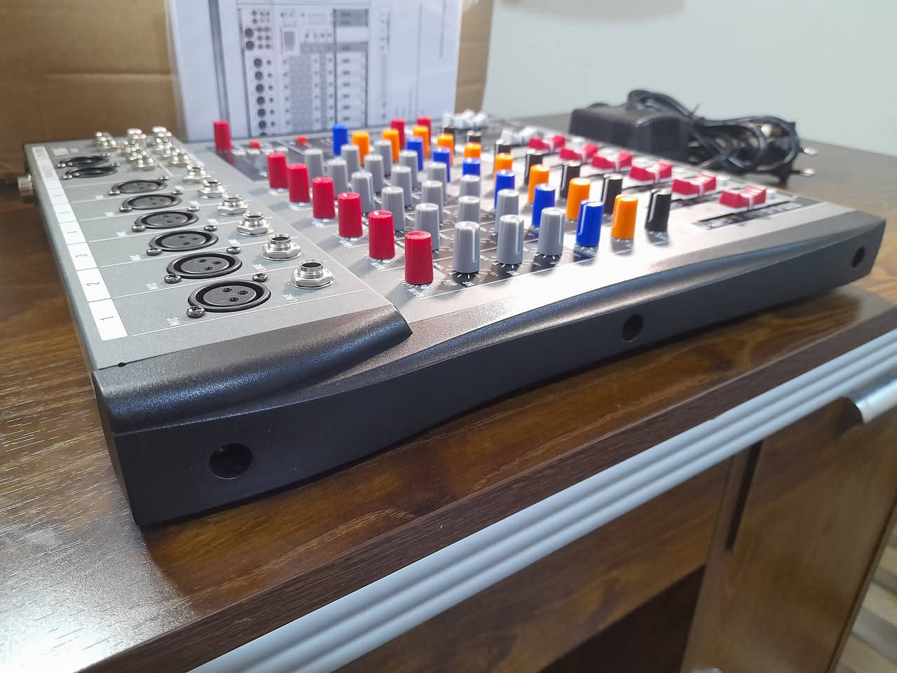 🔥 مكسر ماركة NXG المعروفة  موديل GX6 🔥
جديد تماماً (غير مستخدم) ✨
🎚️ جودة صوت عالية ونقية
🎤 بيه عدة مداخل مايك
⚡ بيه زر خاص للمايكات الكوندنسر (فانتوم باور)
🎛️ يحتوي على عدة مؤثرات صوتية مدمجة
🎧 مخرج سماعات وتحكم سهل
مناسب للاستوديو، التسجيل، والبث 🎶
💰 ألسعر :  ٩٠ الف!


**إذا كنت صاحب هذا الإعلان وتريد حذفه لأي سبب، رجاءا أرسل رسالة إلى الدعم الفني**