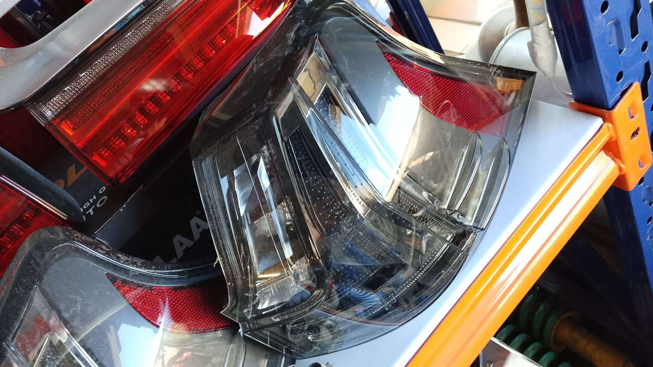 تتوفر لدينا أدوات احتياطية لاندكروزر لكزز برادو مستعمل تفصيخ واصلي جديد وتجاري يوجد توصيل جميع محافظات العراق مجانا ***********
