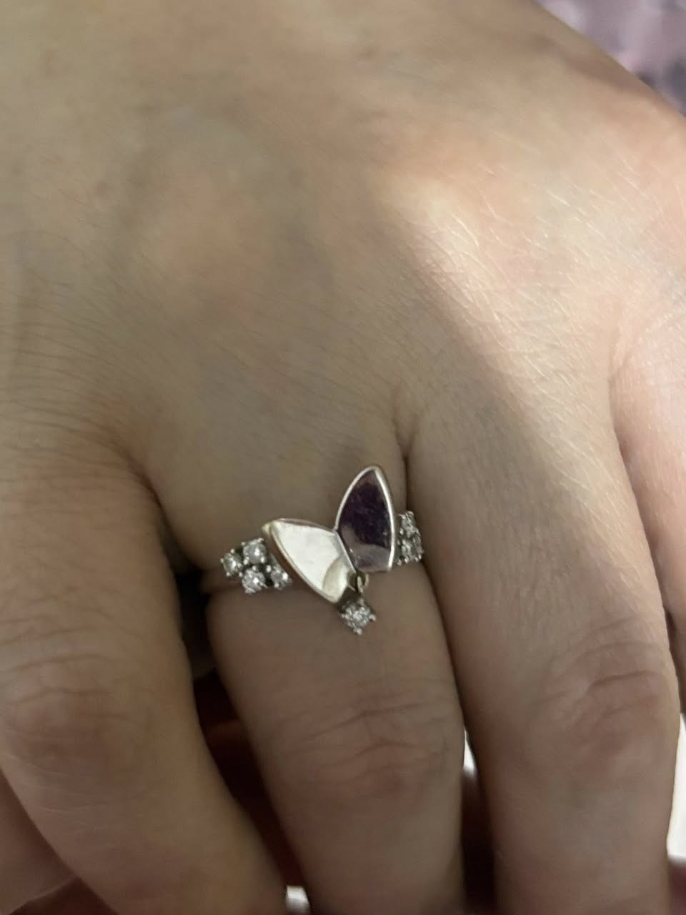 محبس الماس للبيع وهذا الوصل مالته مامستخدمته اجاني هدية وجنت محتفظة بي للذكرى للبيع  مشتريته بمليون و535 وابيعه بمليون ،200 وبي مجال بسيط


**إذا كنت صاحب هذا الإعلان وتريد حذفه لأي سبب، رجاءا أرسل رسالة إلى الدعم الفني**