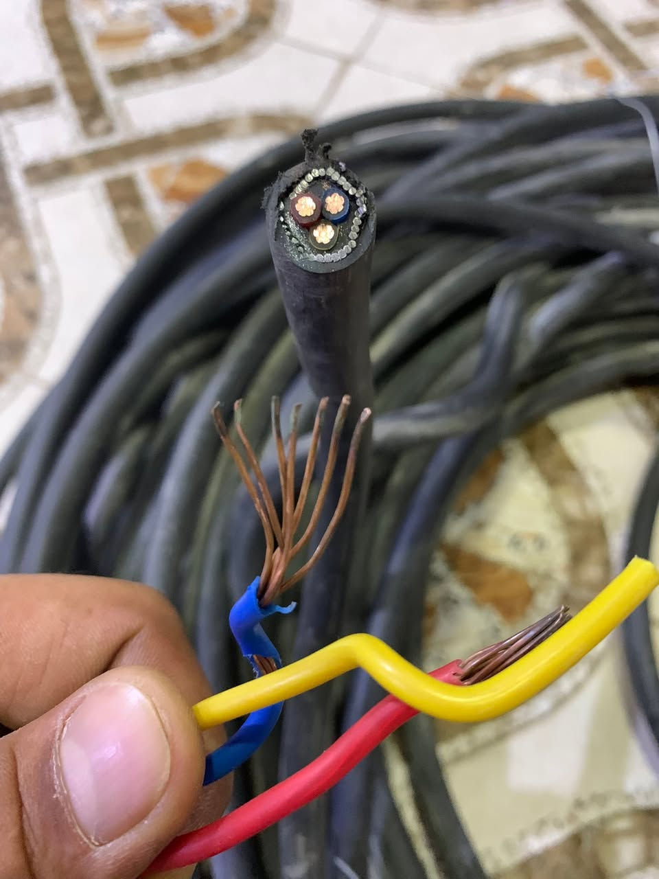 سلام عليكم للبيع سعر مناسب طول ٩٣ متر بدون ضربه او زلق جديد سعر ٣٠٠ الف عنوان بصره 
***********--***********
