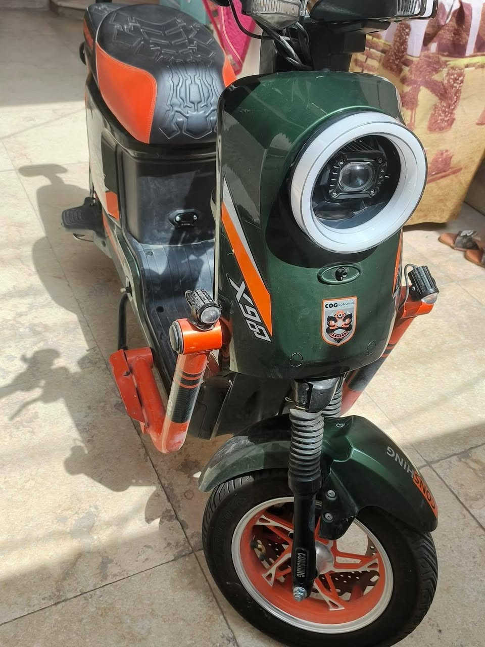 دراجة شحن x900 للبيع
أربع سرع 
سرعة حقيقي 85 بالشاشة 105 

بريكات هايدروليك أمامي وخلفي

ملف 2000W

خمس بطاريات بعدهن بحيلهن

دراجه نضيفة 95%

ملحقات 
شأحنه
ومرايات جانبية
بايدرات (دواسات)
بصمه+ بصمة سويج + سويج 

ذي قار- ناصرية مركز- حي سومر

للتواصل
***********
