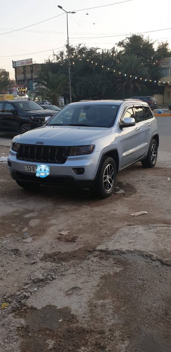 جيب لاريدو 2012فول مواصفات اوفر لاند جنطه كهربائي دفع رباعي تحكم ثلاجه بجم زنون محرك كير صدر تبريد كامله صدر جديد تخم تايرات جديد بيها قطع صبغ ابيع احزام سعرها 147 وبيها مجال مكان بغداد حي او *********** علي لون سمايه مميز
