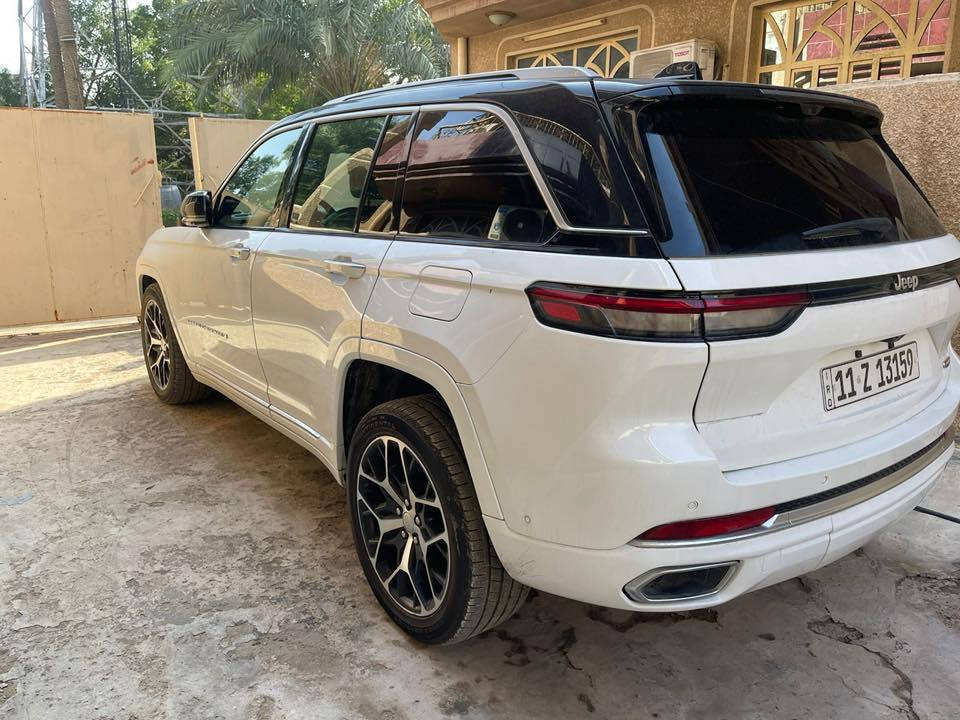 السلام عليكم
للبيع او المراس بتاهو 
جيب سومت
 لازيروف الموديل : 2023 امريكي . 
ضرر بابين ومبدلات بوب نفس اللون ايرباك برده فقط
وصار بيها بالتنزيل بارد 
المحرك : . V6. 3.6
المواصفات :
* دفع رباعي 4x4 . 
* نظام تعليق هوائي (جكات). 
* قيادة ذاتية عند المنعطفات. 
* رادار امامي مع مانع تصادم . 
* نظام الرؤية الليلية. 
* تحذير الخروج عن المسار . 
* مستشعر نوم السائق مع نظام التوقف الآلي 
* تحذير النقطة عمياء ⚠ .
* نظام تحذير عند التقاطعات. 
* نظام تحذير عند تجاوز السرعة المحددة. 
* نظام عرض المعلومات على الزجاج الامامي (HEAD UP DISPLAY) 
* نظام تقليل الضجيج داخل المقصورة. 
* إنارة محيطية. 
* شاحن موبايل وايرلس. 
* تعديل وضعيات مقود السائق كهربائيا. 
* مرايا تعتيم ذاتي. 
* المرايا الجانبية قابلة للطي كهربائيا. 
* نظام الصوت من ماكنتوش مع 19 سماعة. 
* ويل قياس 21 انج .
* سقف بانوراما .  
* شاشه كبيرة 10.1 انج . 
* شاشة للراكب الأمامي .
* نظام الخرائط (GPS) .
* عرض خرائط الطريق على لوحة القيادة.
* لوحة القيادة بقياس 12 أنچ. 
* 4 كاميرات خارجية مع بخاخات ماء للتنظيف. 
* كاميرا للمرأة الداخلية. 
* تصوير حراري ليلي .
* المصابيح الأمامية زنون .
* كشافات الضباب زنون . 
* دخول ذكي. 
* بصمة على 5 ابواب للدخول الذكي. 
* تشغيل عن بعد .
* الصندوق الخلفيي كهربائي .
* فتح الصندوق الخلفي مع حركة القدم.
* دوسات جانبية .
* فرش المقصورة الداخلية من الجلد الطبيعي الفاخر .
* اضافات من الخشب الطبيعي للمقصورة الداخلية. 
* ذاكرة لحفظ وضعيات الجلوس للمقاعد الأمامية
* مساج للمقاعد الامامية .
* المقاعد الأمامية كهربائية .
* المقاعد الأمامية تبريد وتدفئة .
* المقاعد الخلفية تدفئة وتبريد .
* ستائر للشبابيك الخلفية. 
* انارة داخلية LED متعددة الالوان . 
* حساسات امامية وخلفية . 
5 راكب .
* مكيف خلفي مع وحدة تحكم منفصلة . 
* تدفئة مقود القيادة. 
* مانع تصادم خلفي .
* بلوتوث تلفون . 
* محدد سرعة . 
* نظام التشغيل والاطفاء الاوتوماتيكي .
* نظام بريك اوتماتيكي
للاستفسار الاتصال على الرقم ***********
