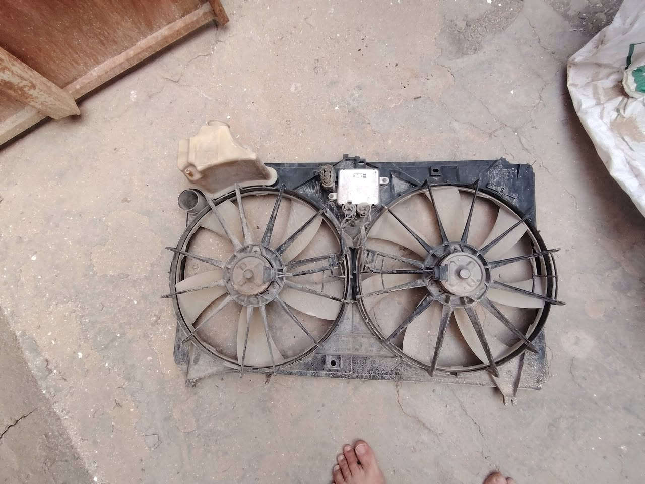 السلام عليكم ورحمة
غراض ملكله للبيع كلمن وسعره
شباك نضيف وحلو 
لحيه خلفيه
عتب طوال
مروحه راديتر
تك لايت ابو عيون
للستفسار
***********
