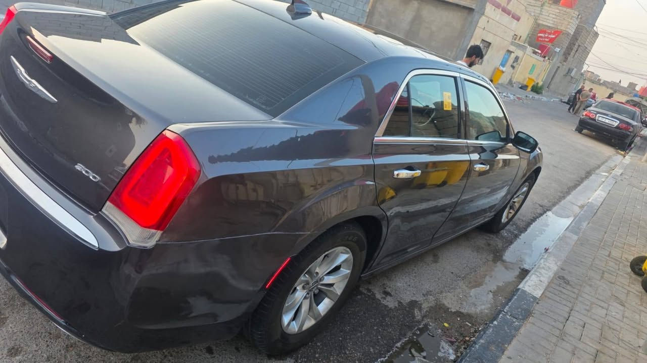 السلام عليكم للبيع كلايسلر اوباما S موديل 16 مسجل 17 S فول مواصفات بجم عريض غرفه S فتحه كشنات جلد كهرباء تدفئه تبريد تشغيل عن بعد مكينه 6سلندر مكينه وكير كفاله حداده وتبريد وتخم تاير ويل بلاد حادث جاملغ مبدل وجاملغ بي بارد بسيط رقم بصره انكليزي تحويل ثاني يوم السعر 148 المكان البصرة للستفسار *********** البصرة, العراق
