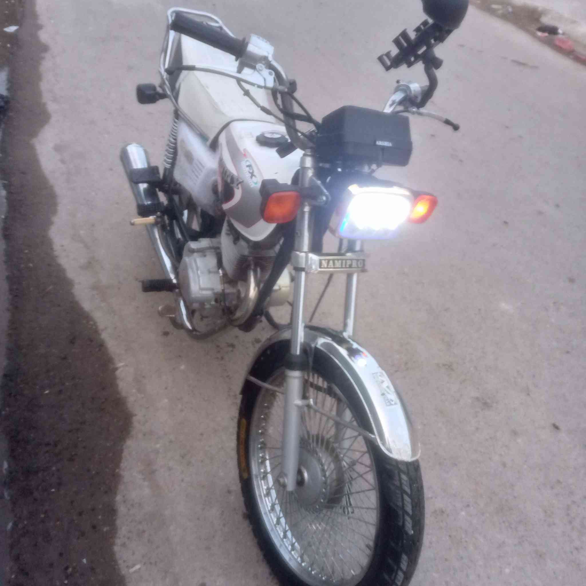 تايكر موديل 22 أوراق 
مكينة نظيفة ناعمه شلعه معدل 
كهربائيات كلها شغاله نكره
بغداد الحسينيه الراشديه ***********
400 بيه مجال
