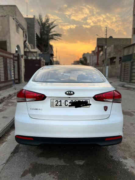 السلام عليكم
للبيع سيراتو 2017 

رقم سليمانيه رقم جديد بأسمي شرط التحويل 
 
السياره مكفوله من الصبغ والتبديل والبارد بس بيها رصعتين بالباب الخلفي جهت اليمين 

كير ومكينه وصدر كله بشرط 

السعر : 130 وبيها مجال 

رقم التلفون : ***********

مكان السياره :  البياع حي الري
