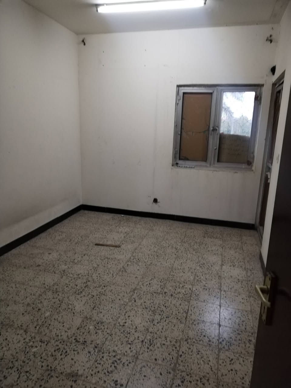 شقه مجمع٥ السيديه طابق وسط ٢نوم وخدمات نظيفه جدا مطلوب عائله صغيره مرتبه موظف م الصفا للعقار ابو ايهاب هاتف ***********
