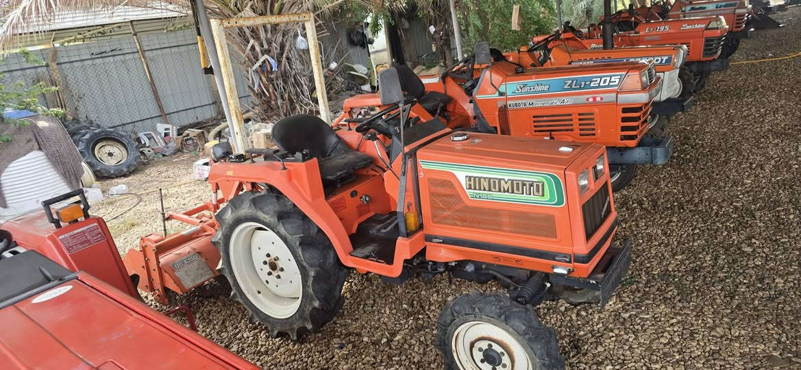 مكائن خاصه للبساتين مع رافعات شوكيه ٢طن مع رافسات يدويه مع محركات كابوتا ٣بستم خاصه للمولدات مع معدات مكائن زراعيه من عربانه وديجر وخرماشه ومعدلان وفدان ومرازه عمل عراقي حدادي درجه اولى موجوده في بابل الهاشميه هاتف*********** و*********** يكون الرد فقط على الاتصال او المراسله على الخاص مع الصوره...
