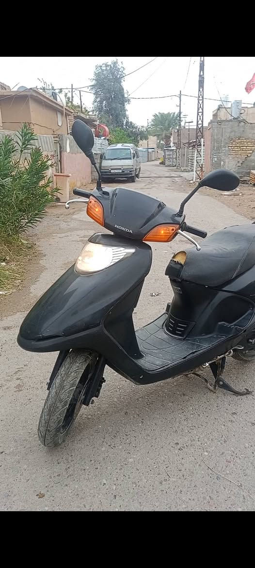 للبيع دراجه سبيسي( ياباني )فول نضافه كفرات ابلاديه مكينه ناعمه دراجه ما بيهة أي نقص غراضهة ابلاديه دراجه مال جناي مداريهة نكره سلف كهربأيات كلهة شغاله أشاير شغاله أوراقه كامله بيهة منفيس 
الدراجه خير من الله تمشي معدل 90 +وياهة تاير جديد+مداريهة بل دهن  
السعر 700 الف بيهة مجال قليل 
بغداد 
رقم *********** (متواجد واتساب)👌🏻
